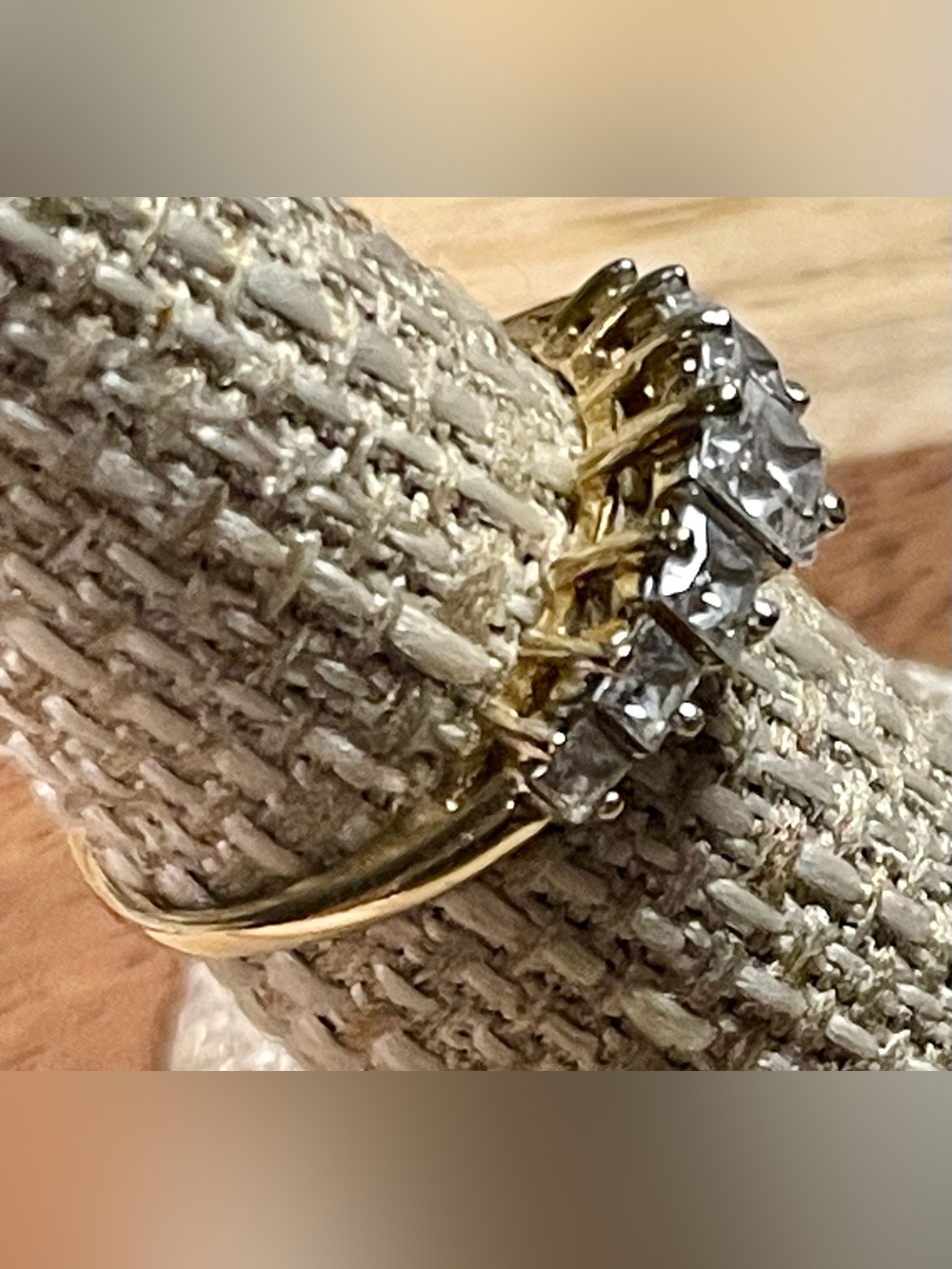 Stamped 10KT Yellow Gold and 7 stone CZ Princess cut ring. Size 7 stunning - Picture 3 of 16